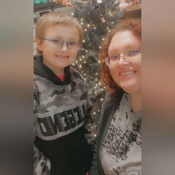 Meet your Posher, Mikala - Picture 2 of 5